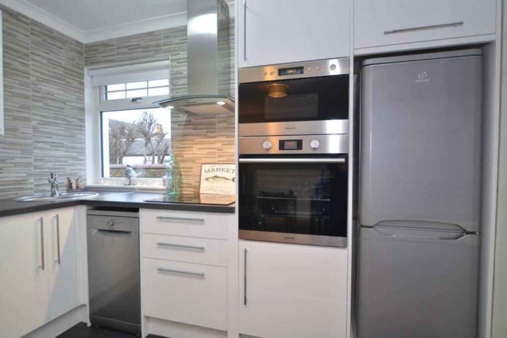 Ideally Located Modern Flat Apartamento Troon Exterior foto