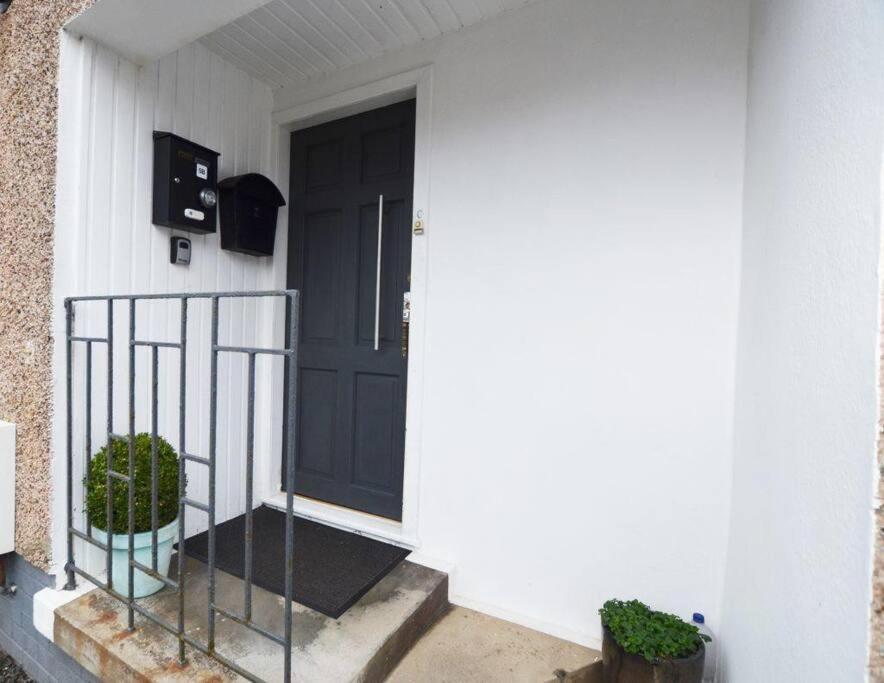 Ideally Located Modern Flat Apartamento Troon Exterior foto